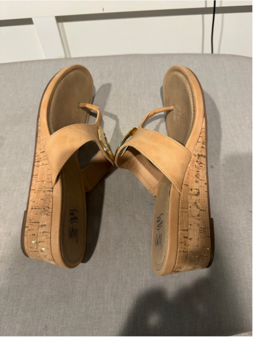 Women's Impo Wedge Thong Sandals Size 10 Beige Gold - Picture 6 of 13